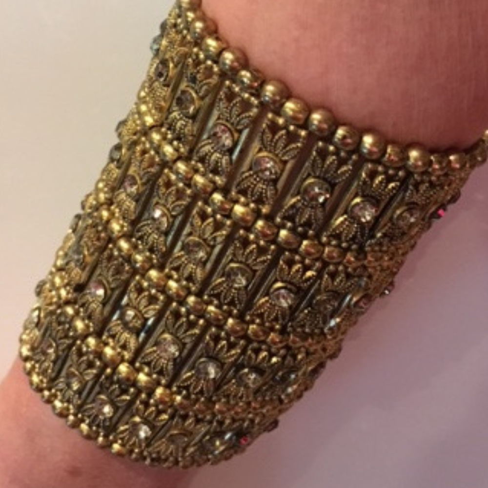 Dramatic 4" Cuff Stretch Bracelet Is Fabulous Buy - image 1